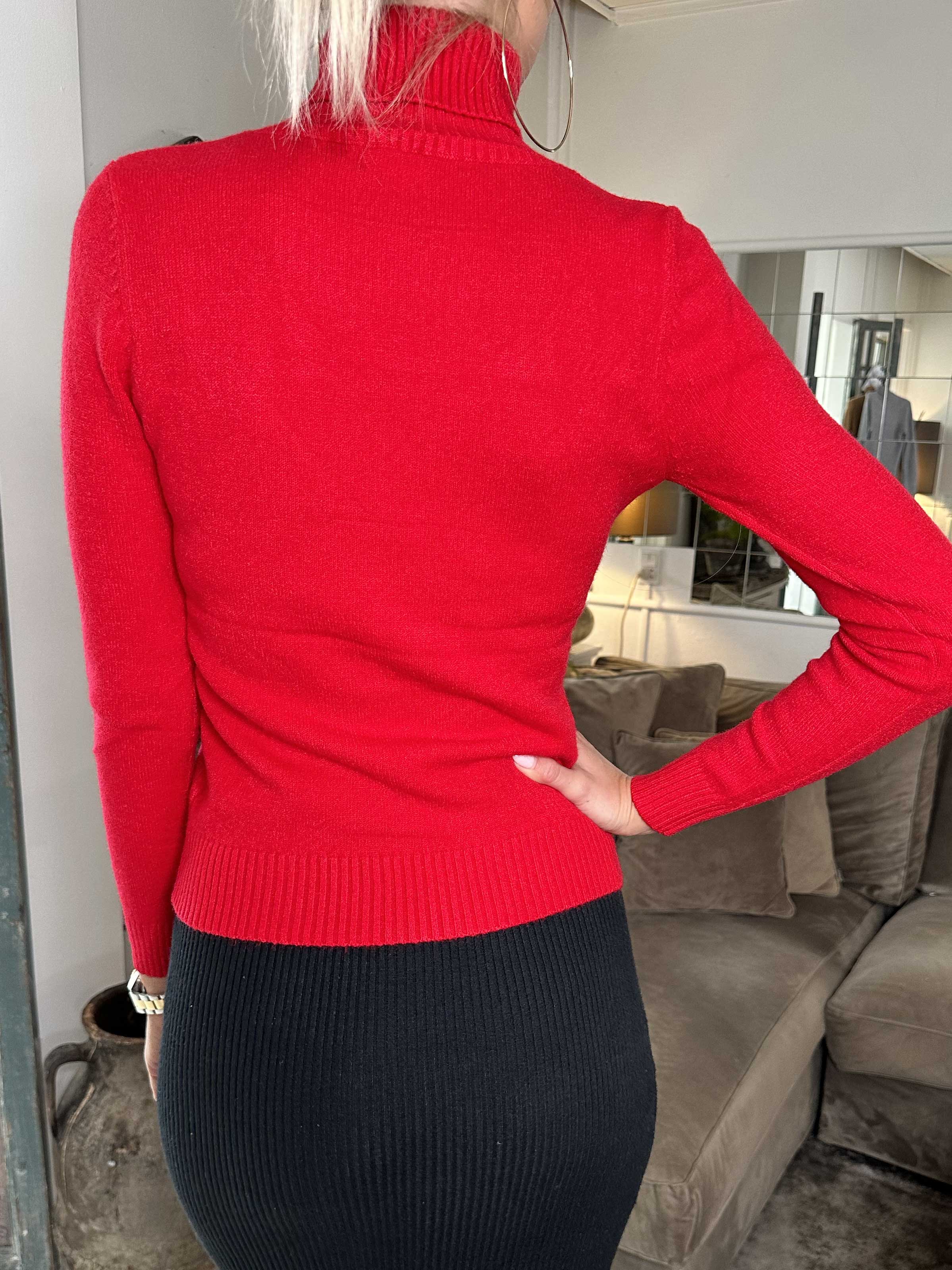 Nona - Mjuk enkel stickad tröja med polokrage